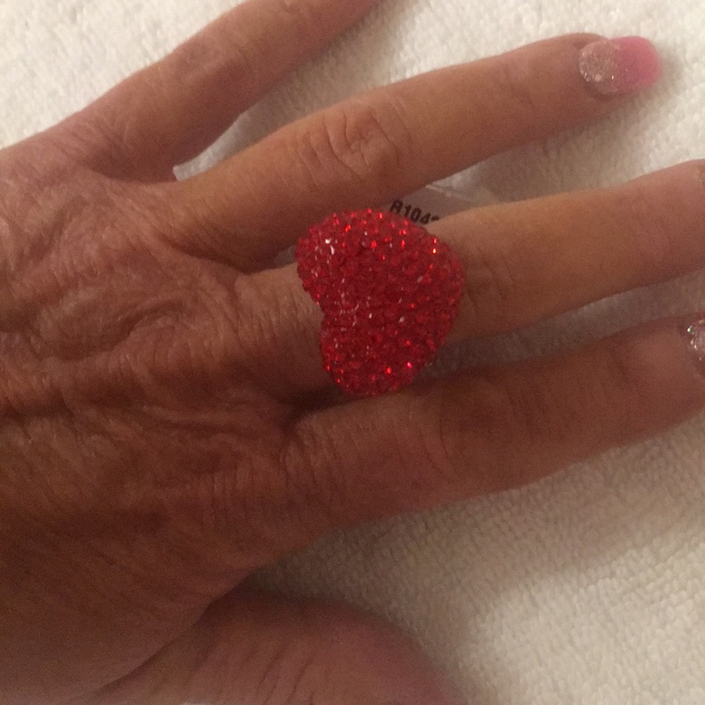 RED RHINESTONE HEART RING - Picture 2 of 5